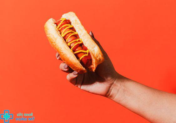 MỘT CÁI HOTDOG BAO NHIÊU CALO